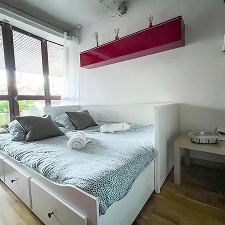 Charmant Studio Avec Terrasse Proche Paris Et Des Transports Διαμέρισμα *